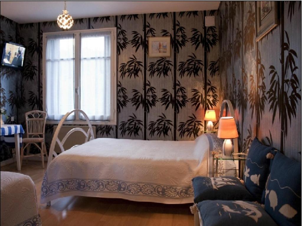 Logis Hotel Les Tilleuls Saint-Cirgues-de-Jordanne Стая снимка