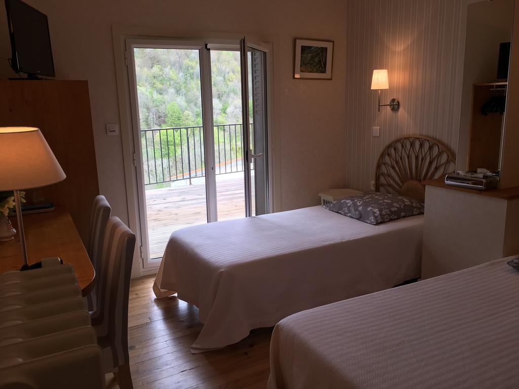 Logis Hotel Les Tilleuls Saint-Cirgues-de-Jordanne Екстериор снимка