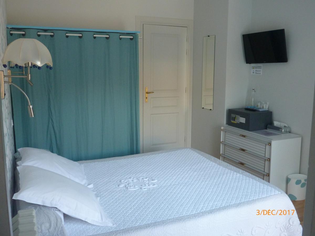 Logis Hotel Les Tilleuls Saint-Cirgues-de-Jordanne Стая снимка