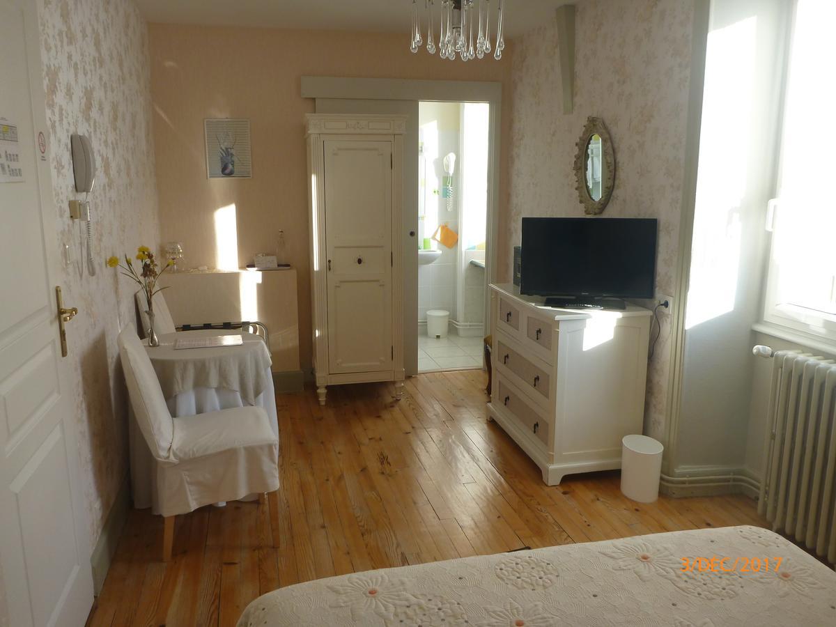 Logis Hotel Les Tilleuls Saint-Cirgues-de-Jordanne Екстериор снимка