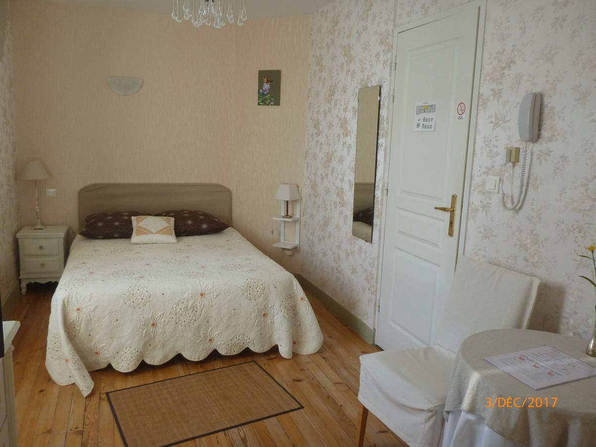 Logis Hotel Les Tilleuls Saint-Cirgues-de-Jordanne Екстериор снимка