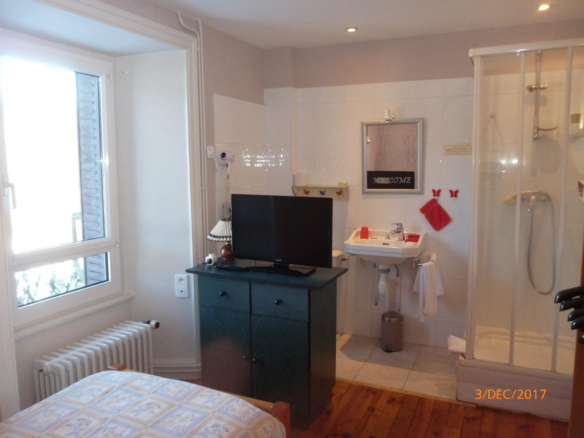 Logis Hotel Les Tilleuls Saint-Cirgues-de-Jordanne Екстериор снимка
